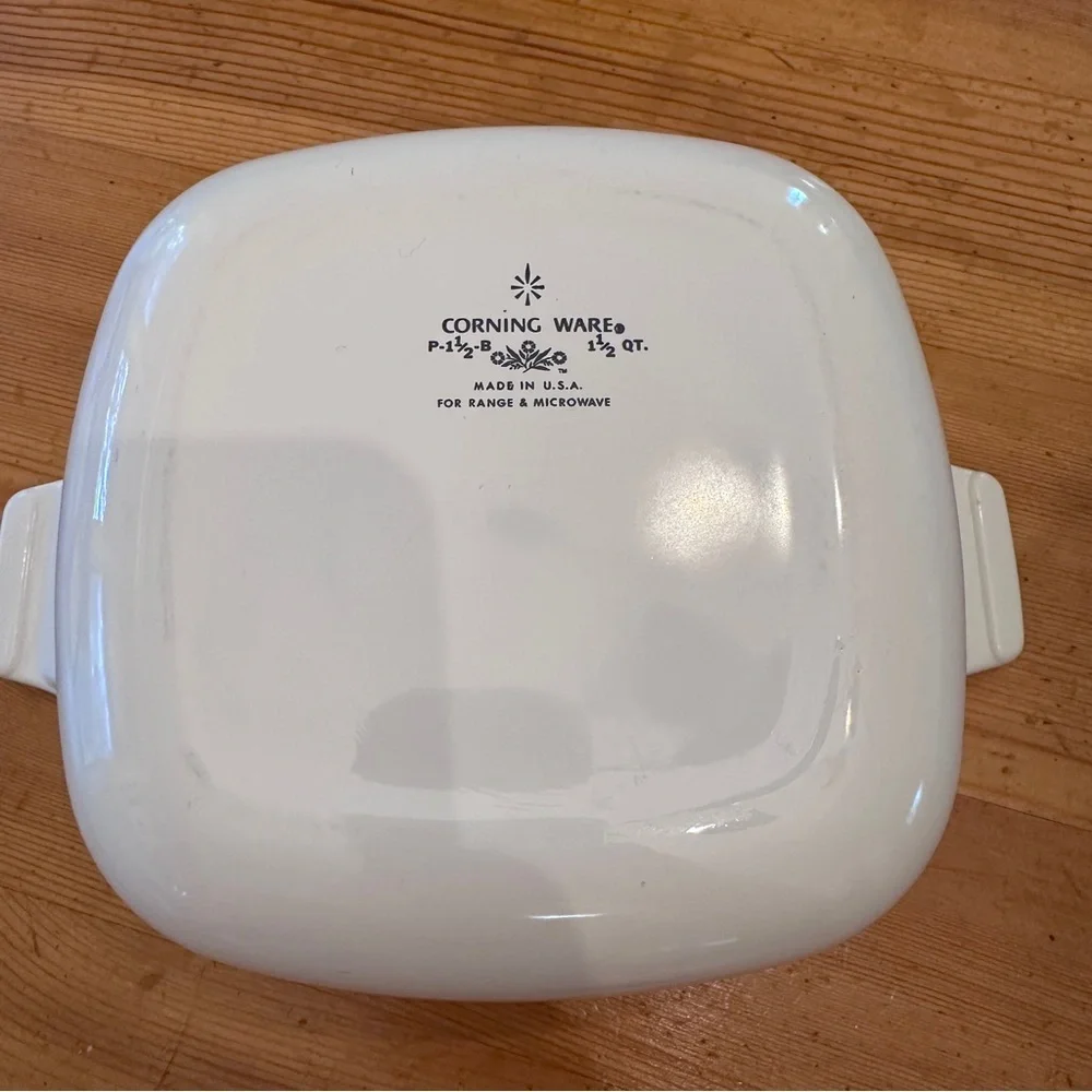 Vintage CorningWare dish 1 1/2 quart casserole dish from the 